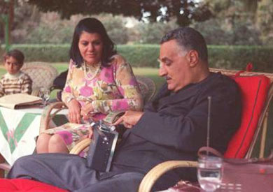 الرئيس الراحل جمال عبد الناصر وزجته تحية